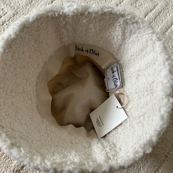 NWT Lack of Color ivory teddy bucket hat - Picture 3 of 5